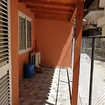 Vacation Apartment Near The Lake Apartament Afer Liqenit