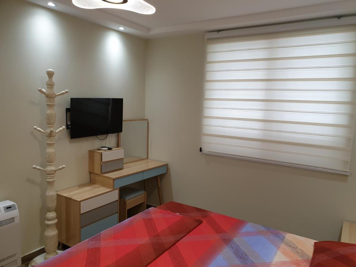 Vacation Near The Afer Liqenit Apartment Pogradec